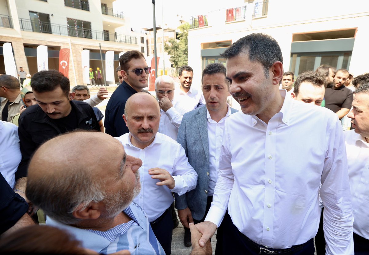 Adıyaman Merkez Çarşısı’nda esnafımızla cumanın bereketini paylaştık.

Adıyaman’ımızın kalbinde yer alan çarşımız; ticaret, tarih, kültür ve sanatın kucaklaştığı bir mekan; sadece şehrimize değil, tüm bölgemize katkı sunacak bir marka olacak. 

Açılışını yaptığımız dükkanlarımız