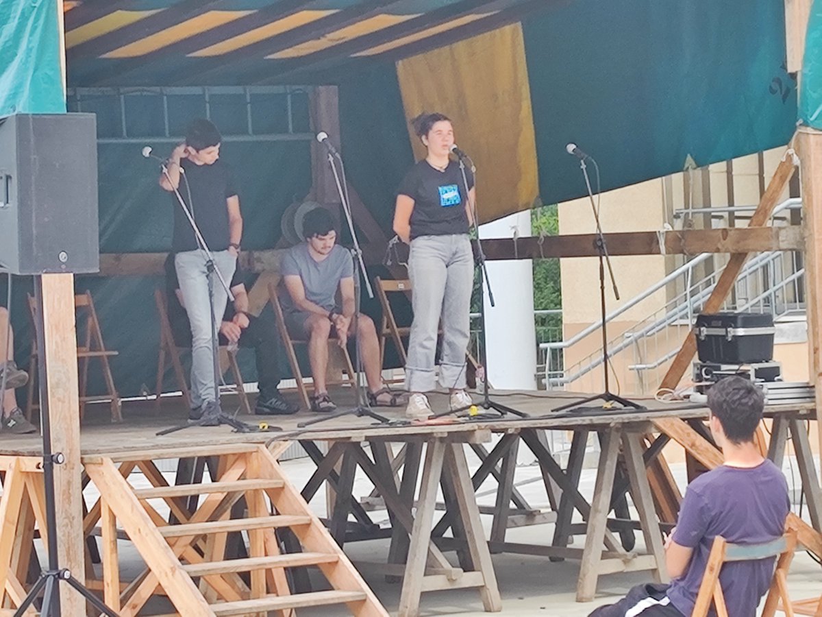 Eskerrik asko saioetara bertaratu zareten zale guztiei!

Hurrengo eskaintza urrian,haurrentzat eta gaztetxoentzat bertso antzerki bat

#bertsolaritza