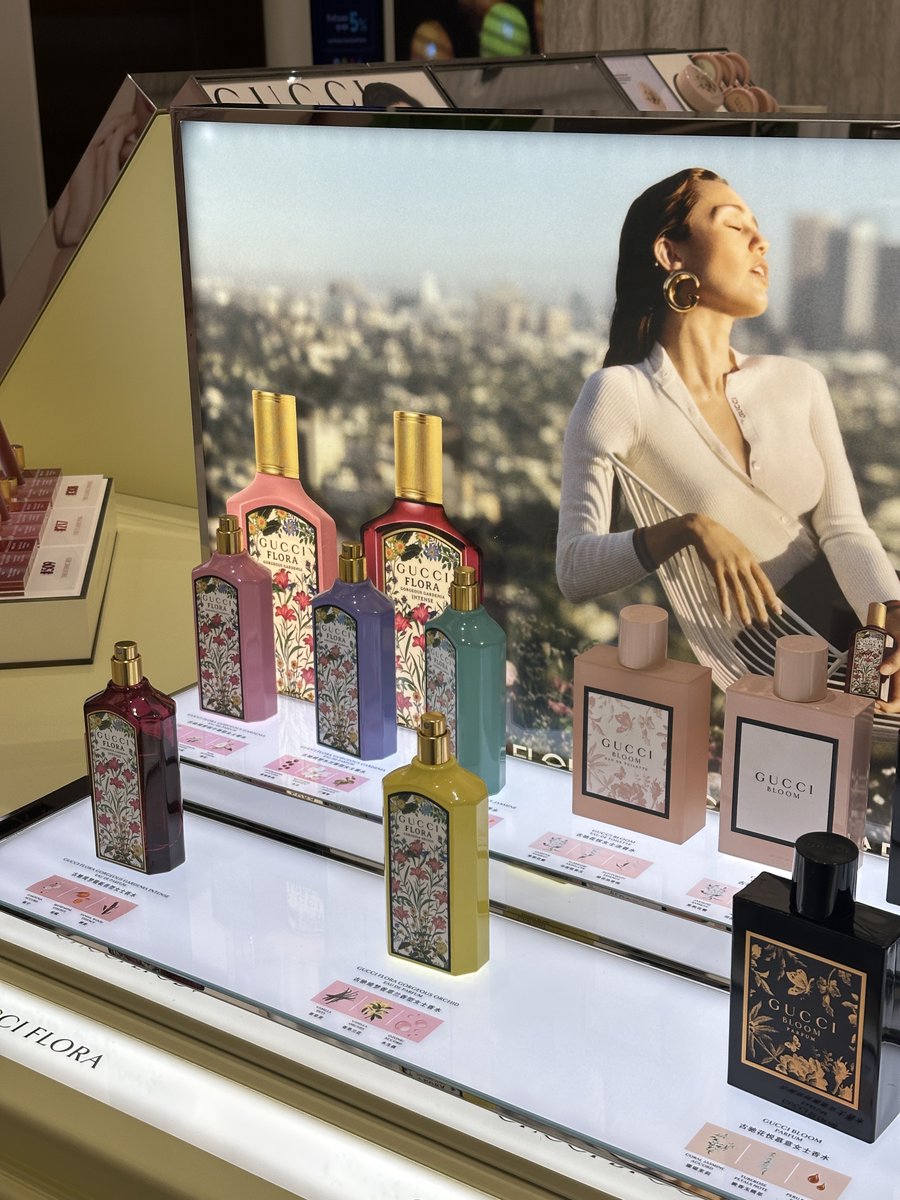 ได้เวลาช้อปค่าา ใครอยากช้อป gucci beauty แบบราคาดีๆน่ารักๆ มาช้อปที่ king power city boutique กันน้า ลดไปเยอะมากกก แล้วแบรนด์อื่นก็ลดด้วย แอบบอกว่าไม่มีบินก็ช้อปได้เหมือนกัน