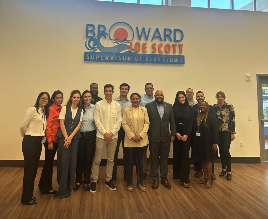 #NoticiasEV El Supervisor de Elecciones del Condado de Broward Joe Scott anuncia que una delegación de funcionarios electorales internacionales visitó y recorrió la sede de la oficina del Supervisor de Elecciones del Condado de Broward el miércoles 6 de agosto de 2025.