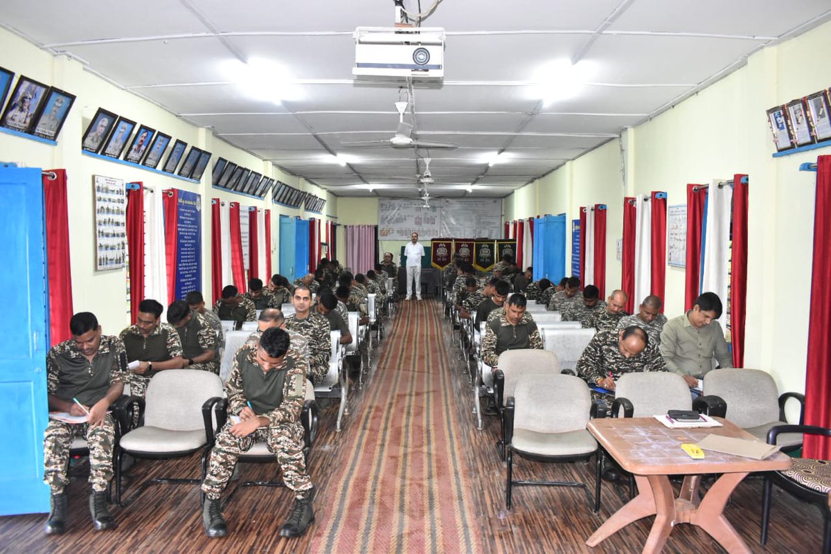 36bncrpfindia's tweet image. As part of the #Har Ghar Tiranga campaign under #AzadiKaAmritMahotsav, 36 BN CRPF organized an Essay Writing Competition on "Har Ghar Tiranga", inspiring patriotic spirit and creative expression among the personnel.