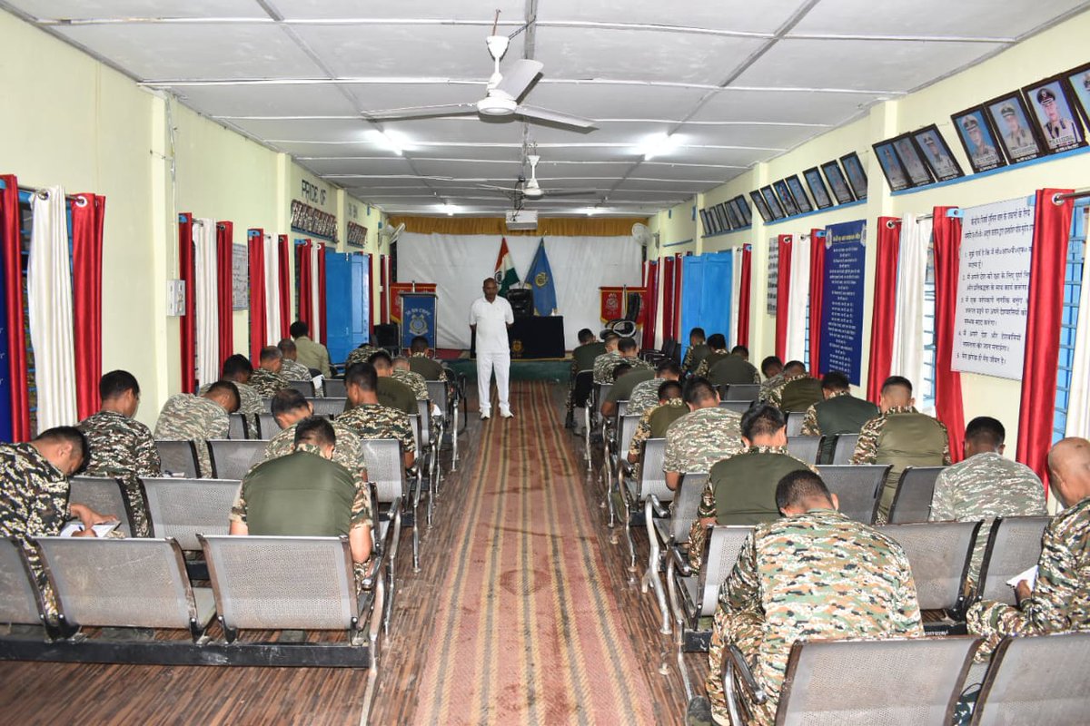 36bncrpfindia's tweet image. As part of the #Har Ghar Tiranga campaign under #AzadiKaAmritMahotsav, 36 BN CRPF organized an Essay Writing Competition on "Har Ghar Tiranga", inspiring patriotic spirit and creative expression among the personnel.