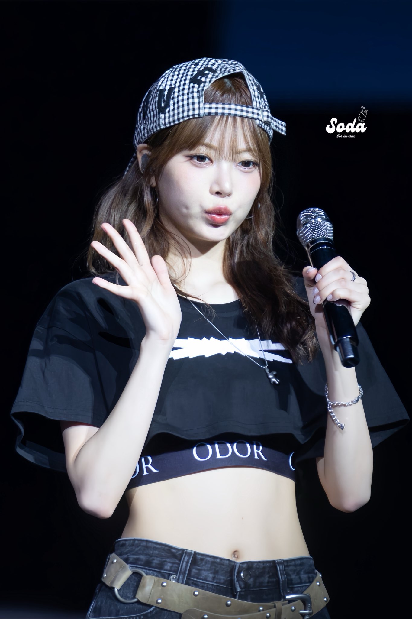 LE SSERAFIM 　HOT 　ソウル　ウンチェ　POPUP サウェ　CU LE SSERAFIM 홍은채 EUNCHAE on X: 