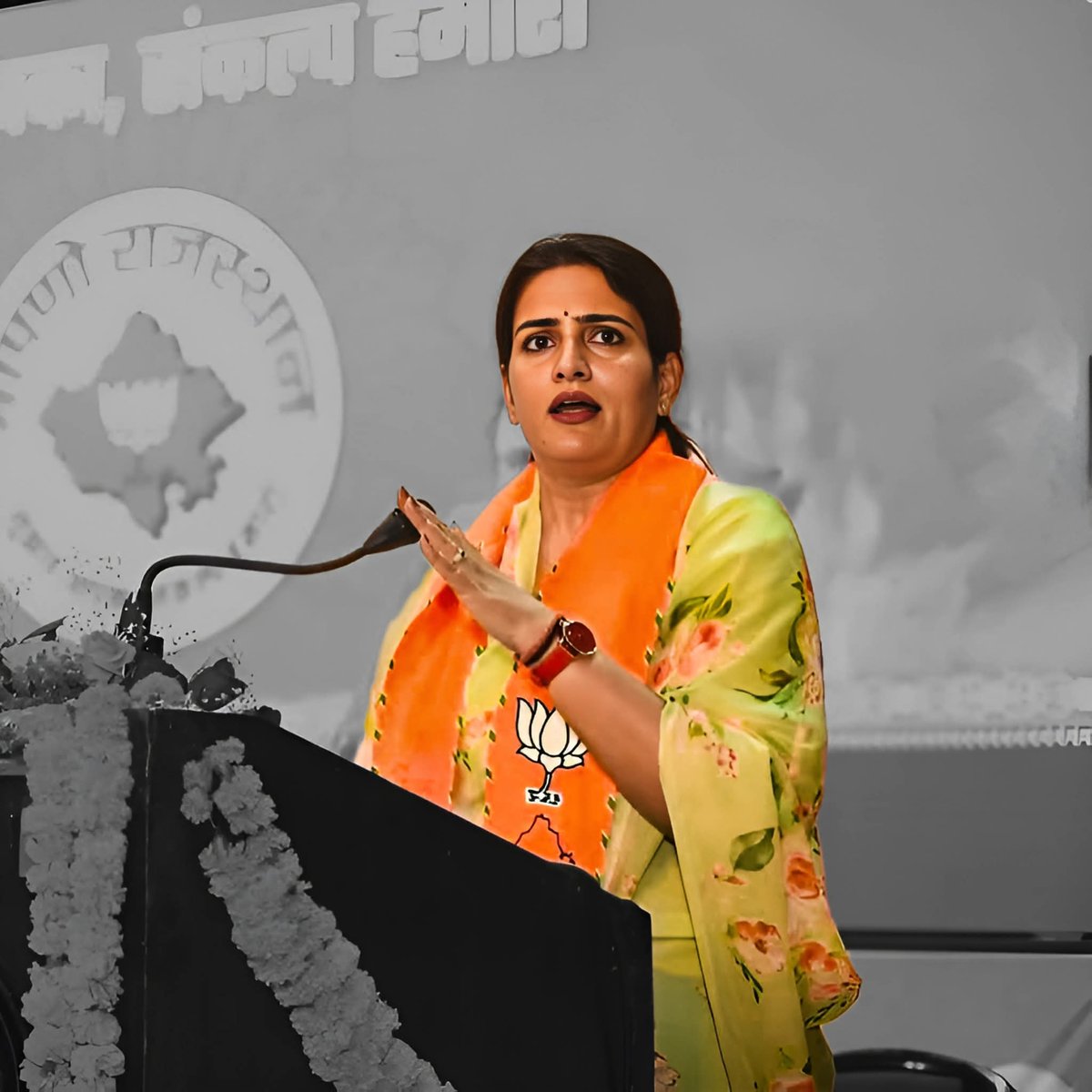 भाजपा राजस्थान की प्रदेश प्रवक्ता श्रीमती राखी राठौड़ जी को जन्मदिवस की हार्दिक बधाई एवं शुभकामनाएं।
मां बेल्हा देवी से आपके उत्तम स्वास्थ्य, सुदीर्घ एवं सुयशपूर्ण जीवन की कामना करता हूं।
<a href="/RakheeRathore_/">Rakhee Rathore</a>