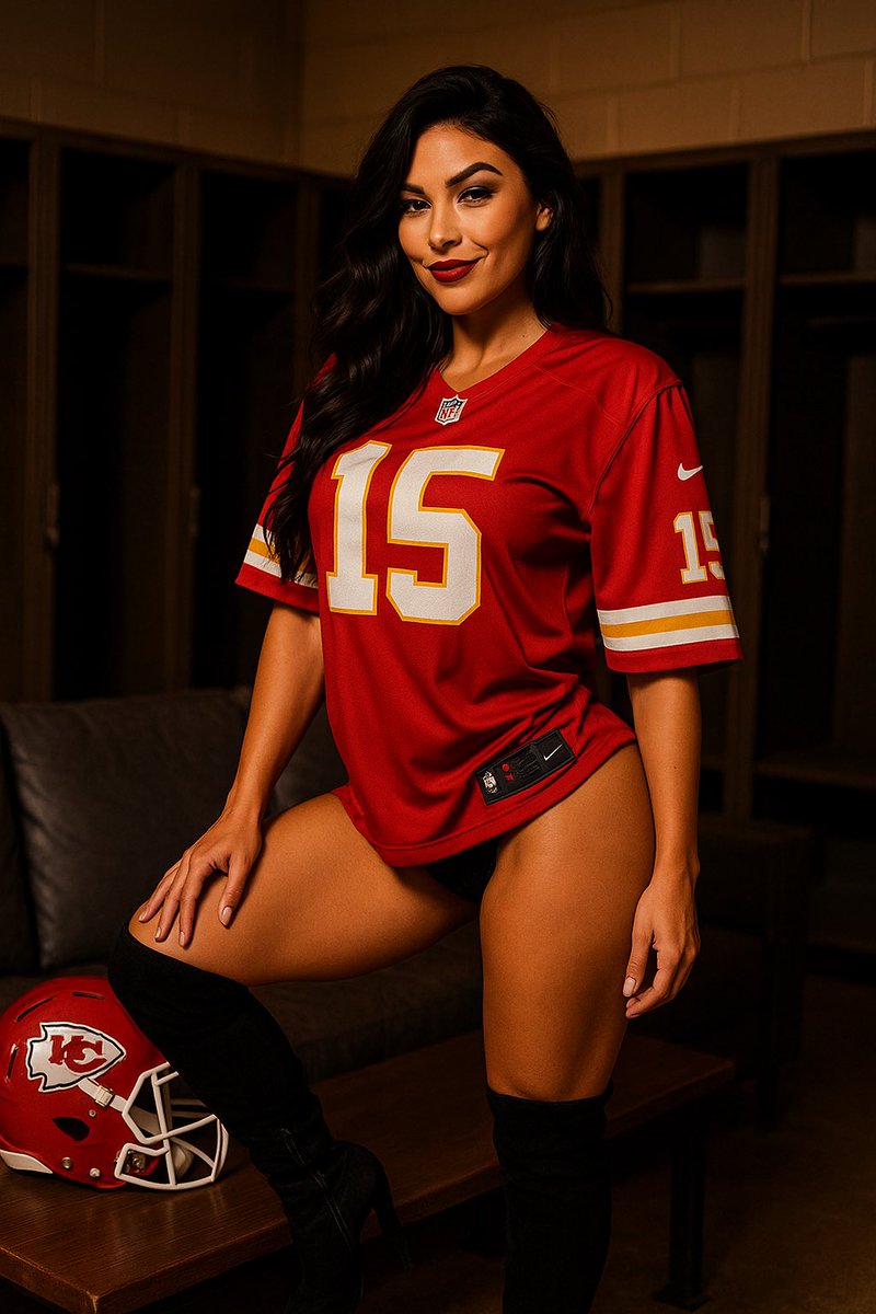 ItsLuxBabe's tweet photo. First Red Friday of the season 

#REDFriday #ChiefsKingdom #chiefs #mahomes #football #footballbabe #NFLPreseason https://t.co/UZ5pBF7oto