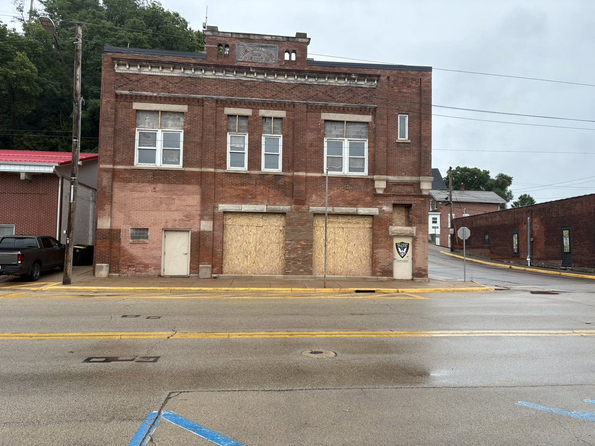 edbqfire's tweet photo. It has been a little while since we provided any updates on the Emergency Services Building. Tuckpointing on the outside is mostly completed, all entrances have been opened up into what was the old apparatus bays and all the windows are going back to their original height. https://t.co/K7uOsYuNoL