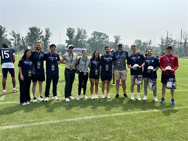 REZ_dispenser's tweet photo. Athletico had #PTStudentDay at the Chicago Bears Training Camp! 🏈 Future PTs and Athletico clinicians shared career insights and connected with players. This is just one of the many ways we bring #fun and real-world experience to the team.

Join the fun: https://t.co/g7Il6myKWk https://t.co/w0ZXZOk2r9