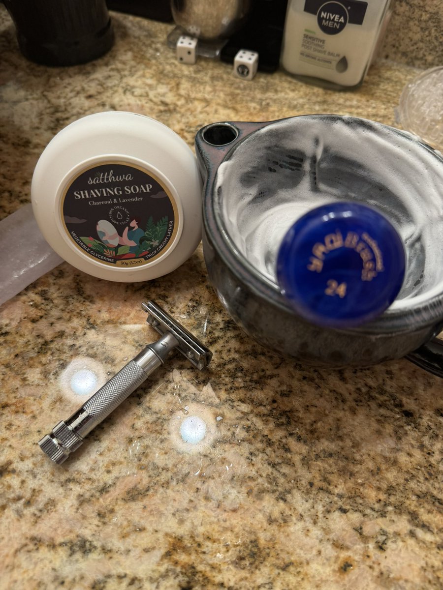 David_CGCB91's tweet photo. Nothing beats a luxurious morning shave … https://t.co/glw3UnsTbk
