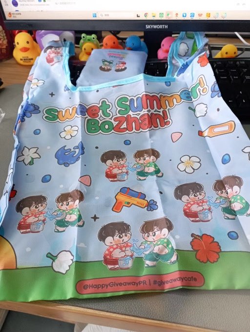 HappyGiveawayPR's tweet photo. พรุ่งนี้ 9 Aug เจอกันยูเนี่ยนมอล์
ช่วงเที่ยงๆนะค๊าบ ถึงแล้วจะรีบโพสบอกพิกัดเรย 💚🥰
#WYBPEAKofPASSION 
#UnionMallxWYBthFans2025

รอบนี้มีแค่โปสการ์ด 4x4 นิ้ว
“มุหยองเขย่าเถนเถน” นะคับ

(( เดี๋ยวจะหยิบถุงช้อปปิ้งป๋อจ้านไปด้วย ใครเมนคู่บอกเด้อ )) https://t.co/9Ipjdi6iYn