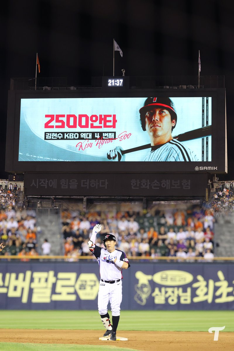 LG TWINS (@lgtwins_seoul) on Twitter photo ์ฐ์ฅ 10ํ๋ง ๋๋ด๊ธฐ์ ์์์ ๋ง๋ค์ด ์ค ๋๊ธฐ๋กโก๏ธ ์ฐ์ฅ 10ํ๋ง ๋๋ด๊ธฐ์ ์์์ ๋ง๋ค์ด ์ค ๋๊ธฐ๋กโก๏ธ