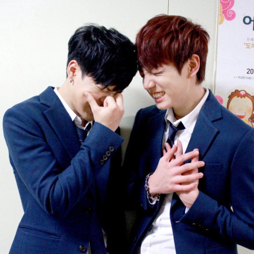 Toda vez que eu vejo uma desfem grandona e cara fechada mas que quando abre a boca é toda cuti cuti da vontade de pegar pra criar