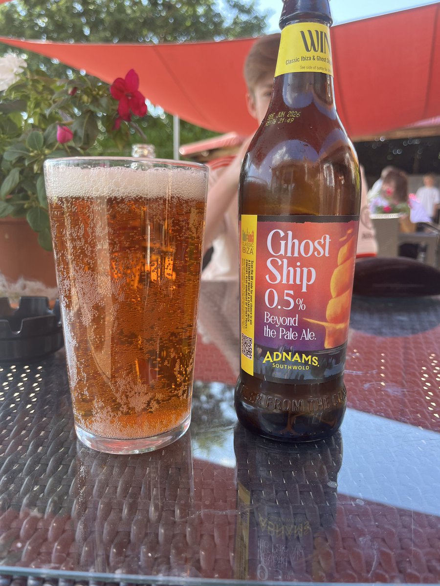 It's Friday..the sun is out...why not

Can't drink but this is the next best thing 

Have a great weekend one and all.  Safe travels to the Blue Army
#adnams
#ghostship0.5