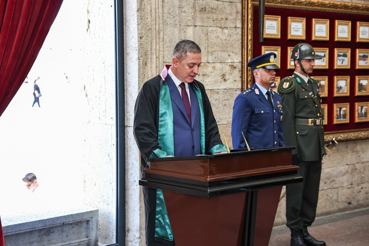 Türkiye Barolar Birliği Kuruluşunun 56. Yıldönümünde Ata'nın Huzurunda

👉 barobirlik.org.tr/Haberler/85838