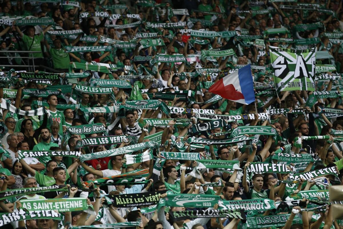 Avant la reprise ce week-end du Championnat de Ligue 2, l'AS Saint-Étienne a annoncé avoir déjà enregistré plus de 20 000 abonnés pour cette nouvelle saison 2025-2026. Un nouveau record pour un club pensionnaire de Deuxième Division en France. l.lequipe.fr/C53