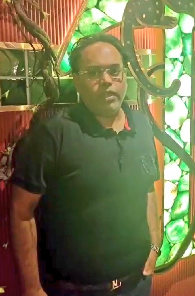SHOCKING NEWS 🚨 Delhi's Tubata Restaurant banned a couple as they were not wearing short clothes.

UNBELIEVABLE 😱

WOMAN : "This restaurant only allows people in 'skin-showing dresses', not in Indian attire" 😳

Couple started protests outside the restaurant !!

After MASSIVE