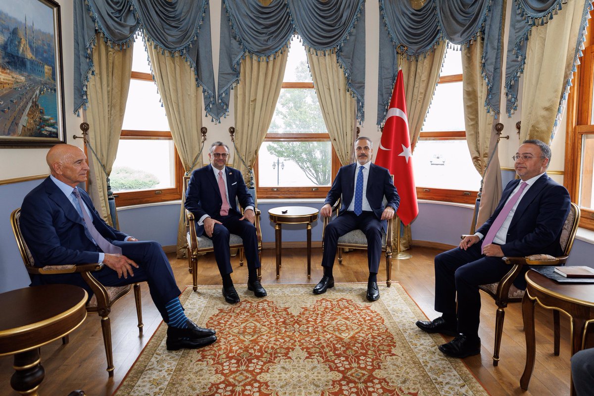 Bakanımız <a href="/HakanFidan/">Hakan Fidan</a>, ABD Dışişleri Bakanlığı Afrika Kıdemli Danışmanı Massad Fares Boulos'u İstanbul'da kabul etti.