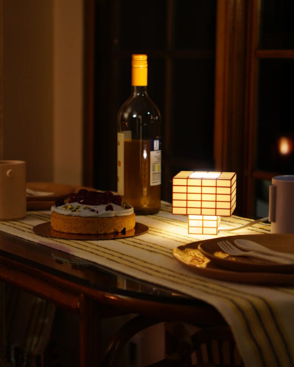 Geometrically proportioned by the Fibonacci sequence, this compact lamp pairs recycled PLA and PETG with a warm, diffuse glow.

Tesser Lamp by Ridezign

#designwanted #design #sustainabledesign #lightingdesign