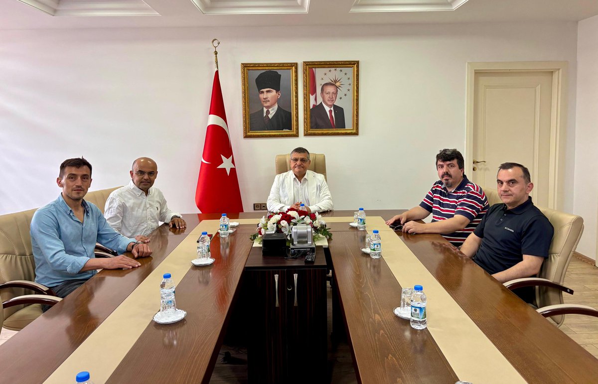 📍Sinop Valiliği

📌SİYAD Genel Merkez Başkan Yardımcıları Murat Öztürk ve Ahmet Aydın ile Şube Yöneticileri Ersan Yıldız ve Mesut Karagül'den oluşan heyet, Valimiz Dr. <a href="/mustafaozarslnn/">🇹🇷Dr.Mustafa ÖZARSLAN</a>’ı makamında ziyaret etti.

📌Ziyarette, SİYAD Gençlik Kolları tarafından yürütülen “Robotik