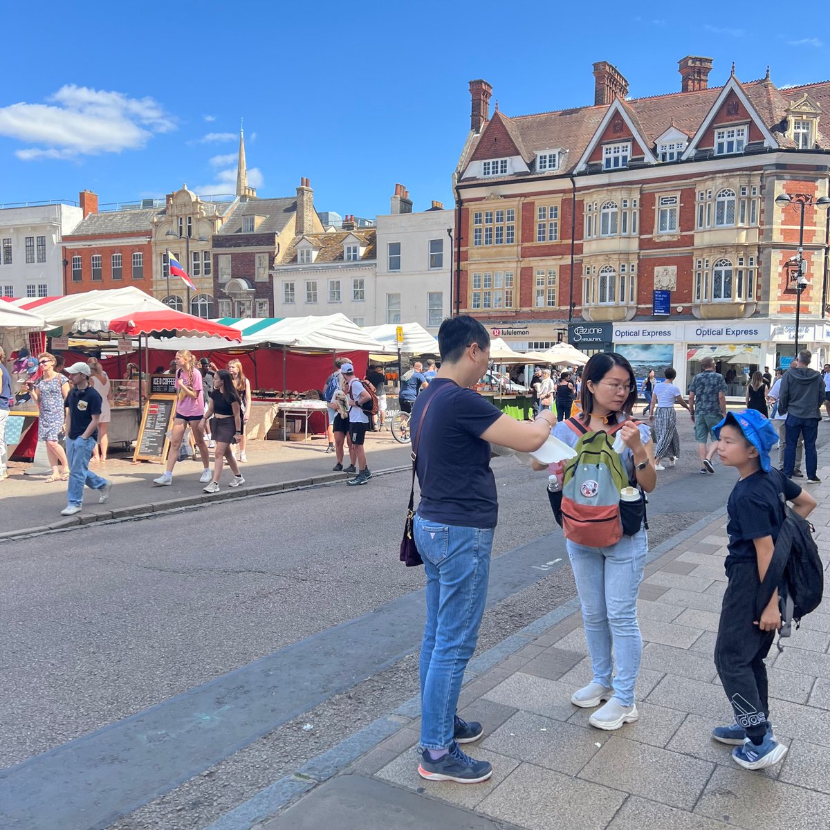 Nothing beats that Friday feeling when the sun’s out and the market’s buzzing! ☀️🧺 From fresh food to handmade goodies, it’s all waiting for you today <a href="/cammarkets/">Cambridge Markets</a>
#MarketDay #CambridgeMarket #SunshineShopping #FridayFun #SupportSmallBusiness