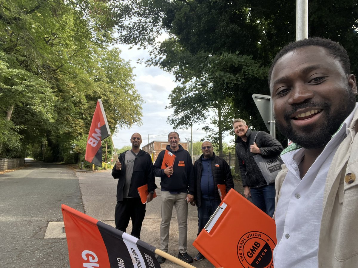 Proud to have joined union officers and activists at a firm in Bury this week. We  spoke with 50+ workers about their concerns and the need to organise. 

We’re building momentum for union recognition. Every voice matters, up the workers ✊🏾 <a href="/GMBNWI/">GMB Union North West & Irish</a> <a href="/GMB_union/">GMB Union</a>
