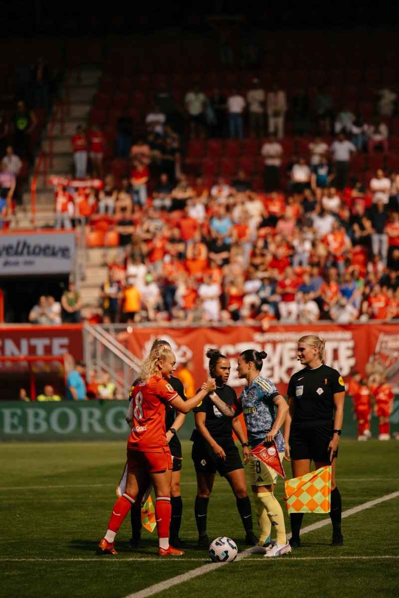 Throwback: Supercup 2024 🏆🔙

<a href="/FCTwenteVrouwen/">FC Twente Vrouwen</a> wint met een 𝗺𝗼𝗻𝘀𝘁𝗲𝗿𝘀𝗰𝗼𝗿𝗲 van Ajax: 6-1 🤯

#Supercup #EurojackpotVrouwenEredivisie
