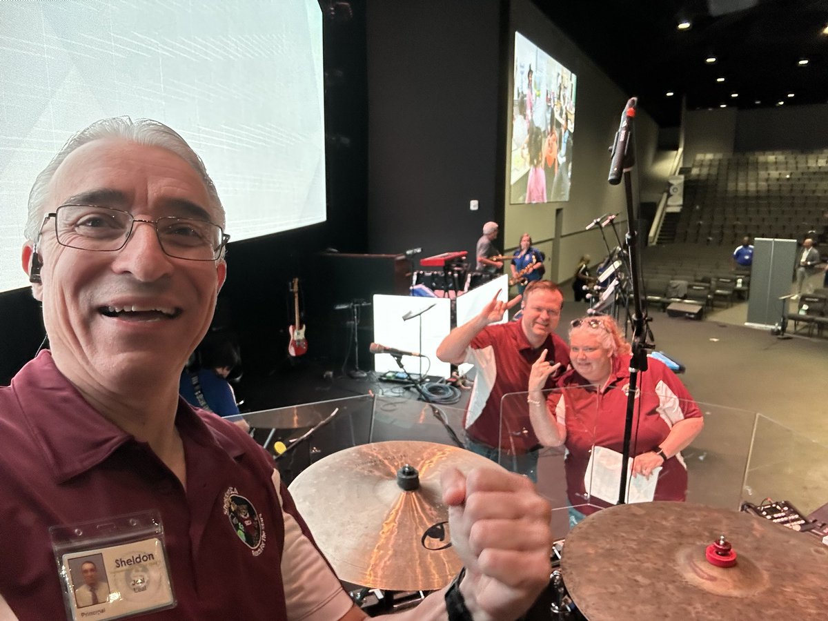 <a href="/SECAJaguars/">Sheldon Early Childhood Academy</a> representing at the <a href="/SheldonISD/">Sheldon ISD</a> #Convocation2025 !!!!
#OneSheldon #ReachForTheStarsAtSECA