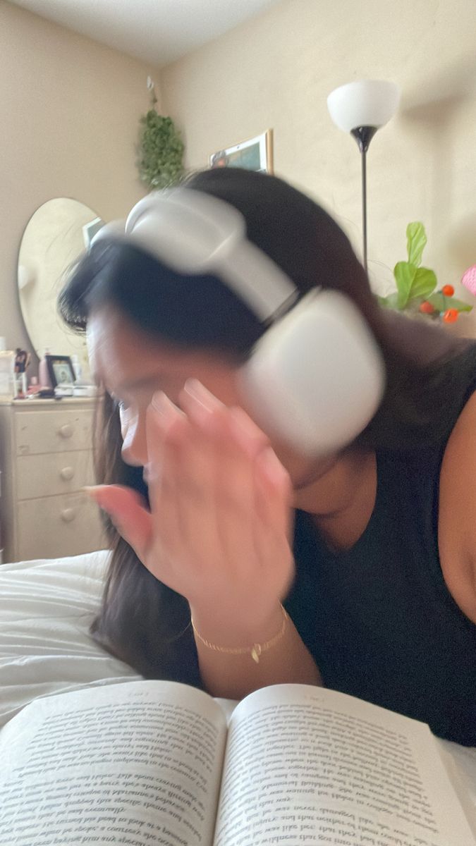 bookswithiris's tweet image. Funny 1 Star Goodreads Reviews

A Thread For #booktwt 
♡/⟳ Appreciated!