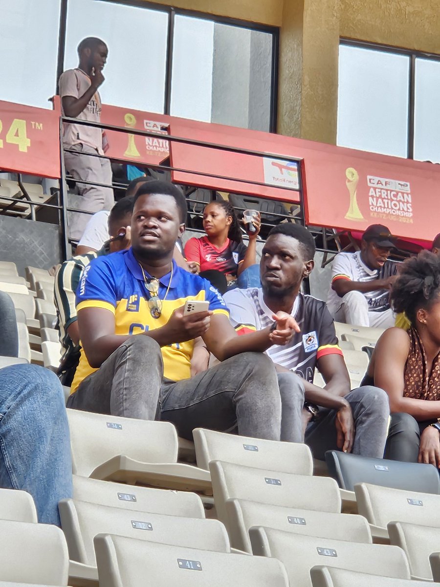 I see you're in yo own VIP, perfect view and following the <a href="/KCCAFC/">KCCA FC</a> Friday routine <a href="/MubeziLuwaga/">Yenze Luwaga Mubezi</a> 🤣🤣🤣🤣🤣🤣🤣. #CHAN2024