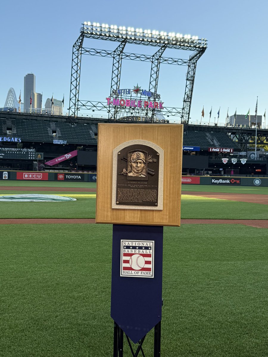 Some early morning live hits in Seattle. Ichiro’s @BaseballHall plaque will be available for fans to take photos with it at the ballpark tonight and tomorrow! #Mariners