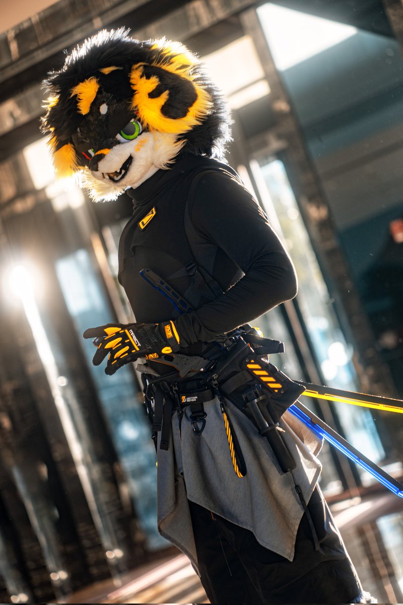 出发！目标→云幽岛！

摄影：@阿穷 
#FursuitFriday