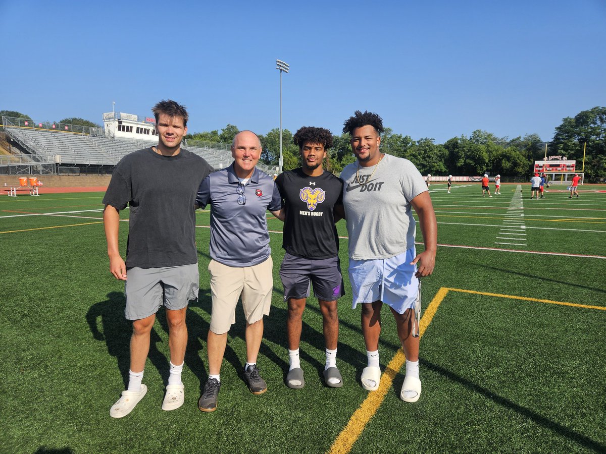 I enjoy when our alums come back to support the program.

Motto, Ruiz and Big Shep being productive and soon to graduate w a college degree. 

Love these guys!

#HawkHill

#OnlyHERE

🔴⚪️🏈
