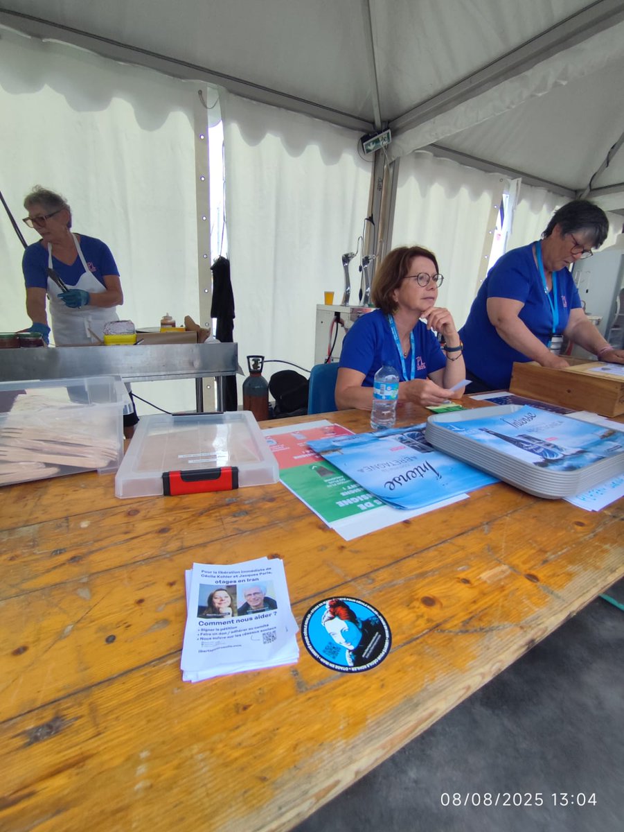 Liberté pour Cécile Kohler (@freececile_) on Twitter photo 🎶 <a href="/FestivalPaimpol/">Festival du Chant de Marin</a> du Chant de Marin : belle mobilisation des commerçants de la ville, qui soutiennent la libération de Cécile Kohler et Jacques Paris en distribuant des flyers sur leurs stands. Merci à eux pour leur engagement ! 💚
#FreeCecileKohler #FreeJacquesParis #iran 🎶 <a href="/FestivalPaimpol/">Festival du Chant de Marin</a> du Chant de Marin : belle mobilisation des commerçants de la ville, qui soutiennent la libération de Cécile Kohler et Jacques Paris en distribuant des flyers sur leurs stands. Merci à eux pour leur engagement ! 💚
#FreeCecileKohler #FreeJacquesParis #iran