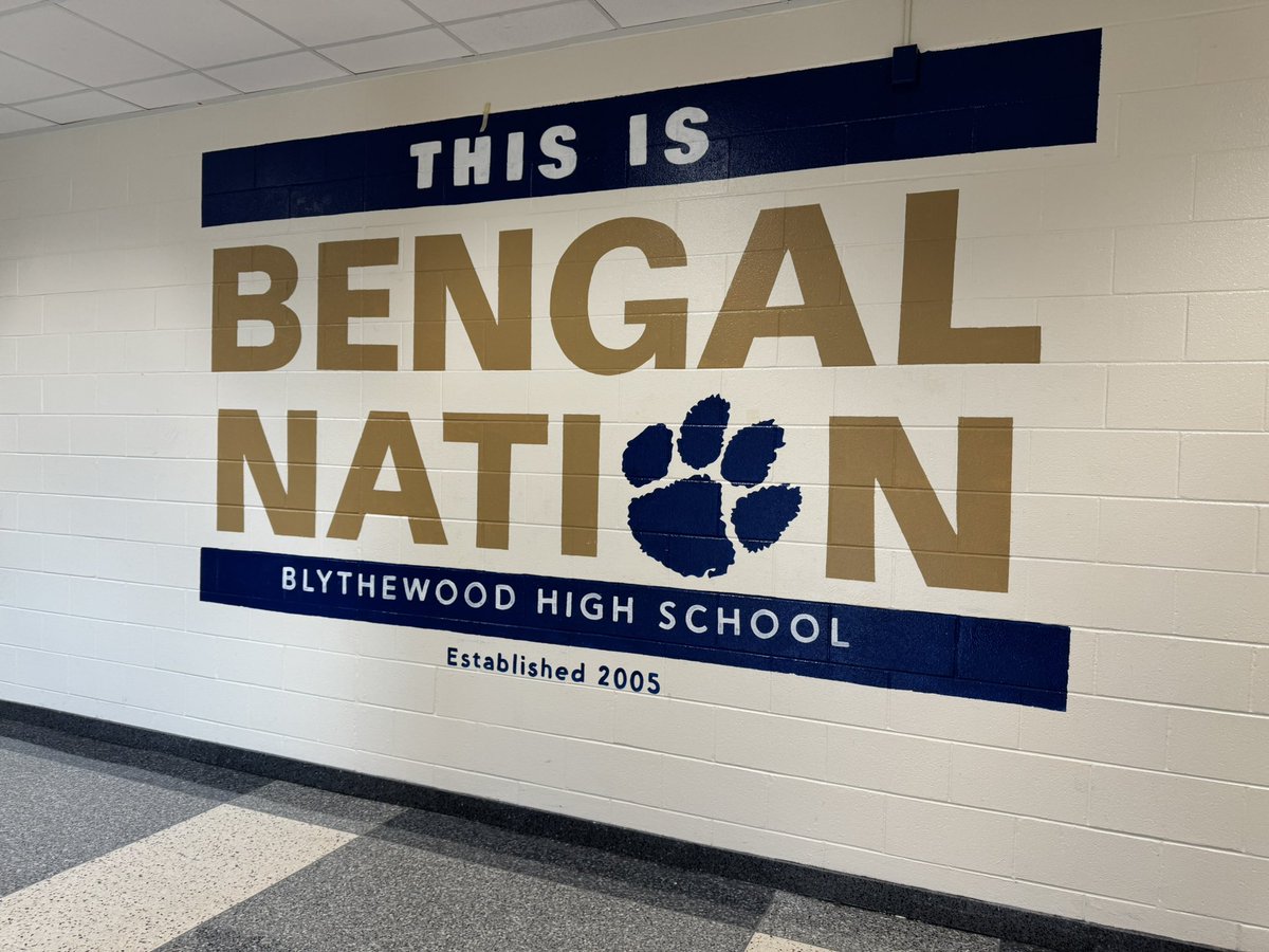 RichlandTwo's tweet image. .@MooreKimD and @MonicaElkins kicked off their morning at @BlythewoodHigh celebrating the school’s 20th anniversary with teacher cadets! 
1 of today’s lessons included Principal Schmidt sharing inspiring words of encouragement. 🌟🍎 #FutureEducators #BlythewoodHigh #20YearsStrong…