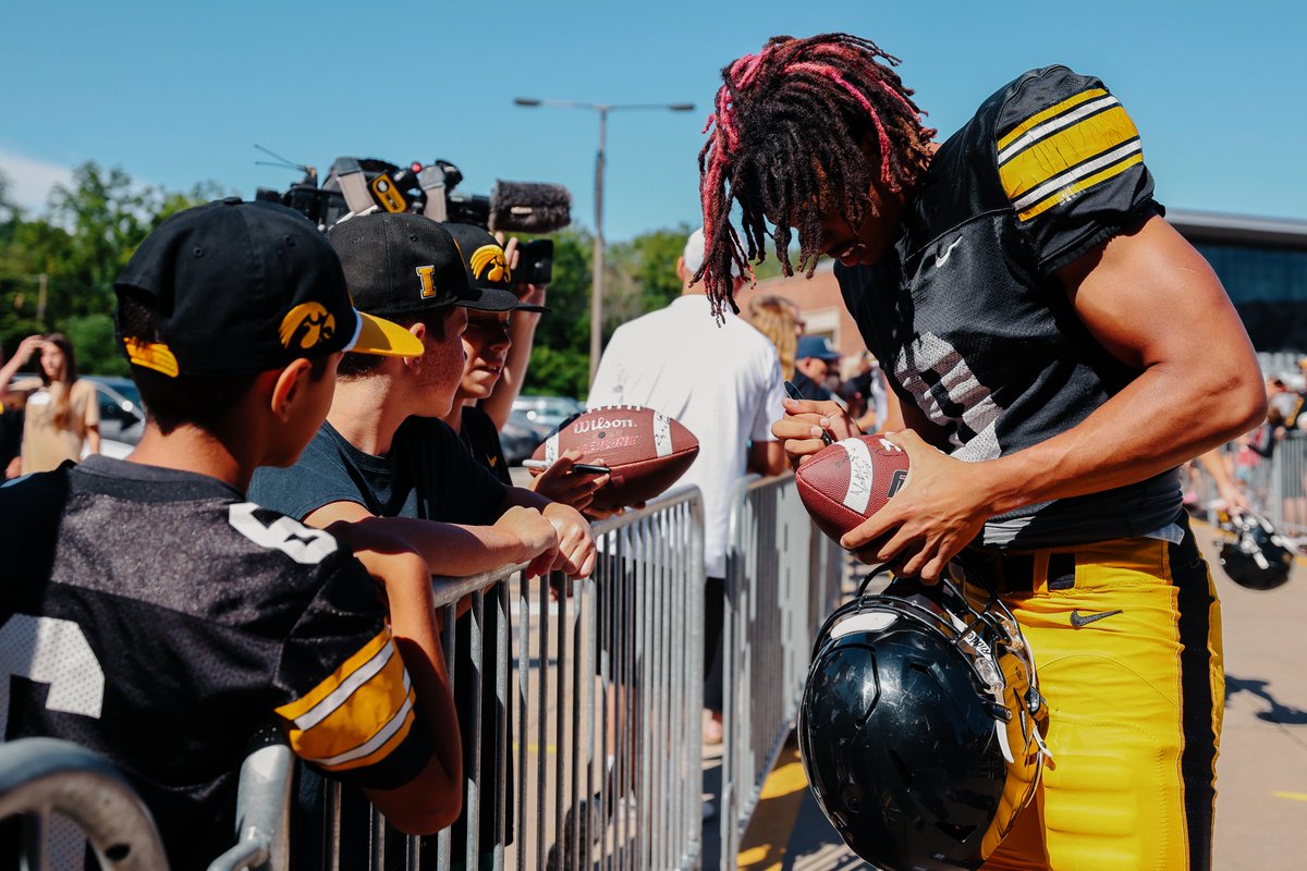 See you tomorrow for Kids' Day at Kinnick 🐤

➡️ FREE Admission
➡️ 10:00 AM - Gates A, B and H open
➡️ 11:00 AM - Practice Begins

#Hawkeyes