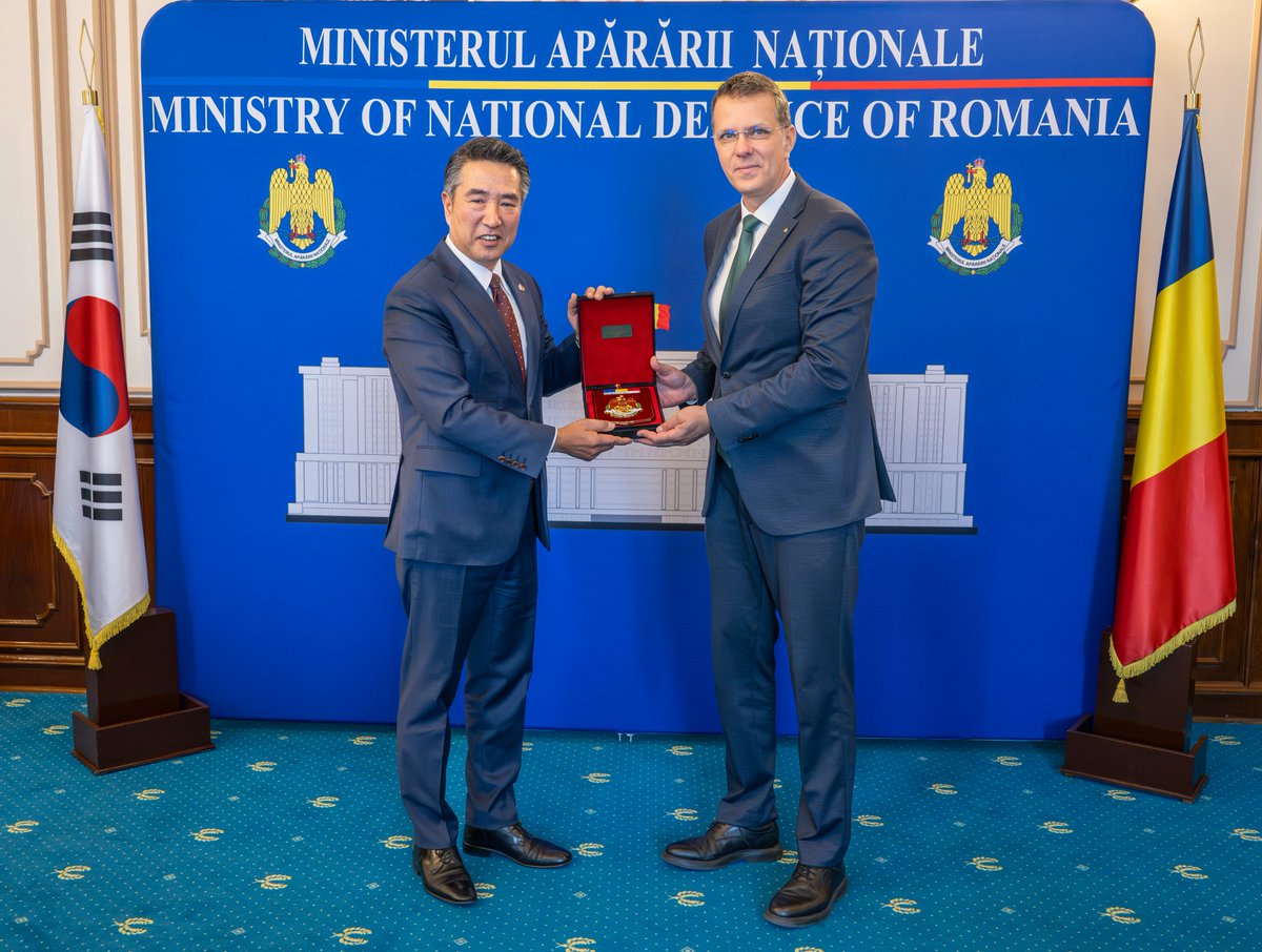 Ministrul apărării naționale, Liviu-Ionuț Moșteanu, l-a primit vineri, 8 august, la sediul MApN, pe ambasadorul 🇰🇷Republicii Coreea în România🇷🇴, E.S. Kap-soo Rim. mapn.ro/cpresa/18942_c…