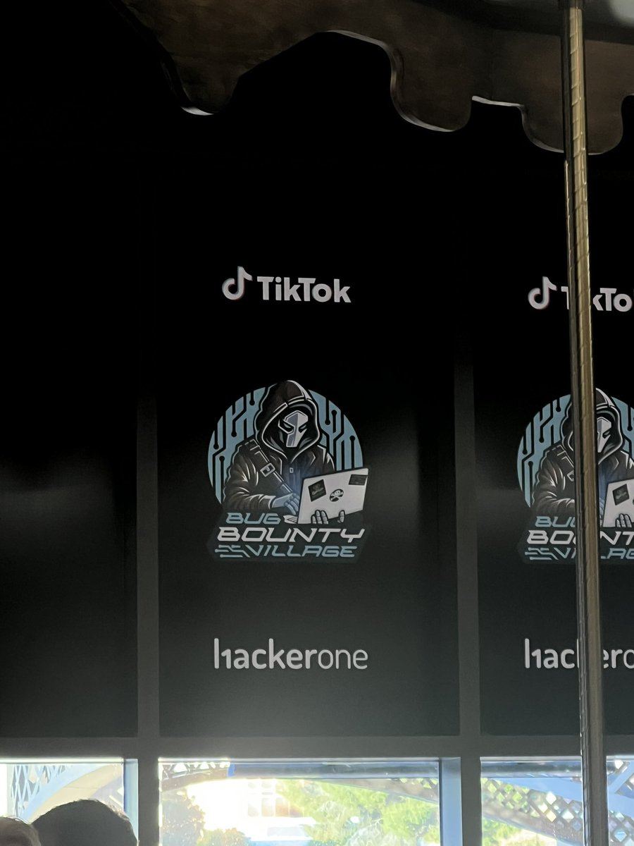 sapphireinfosec's tweet image. Epic Hacker Hangout @BugBountyDEFCON 

@Hacker0x01 awesome side quest. Pleasure meeting your team!