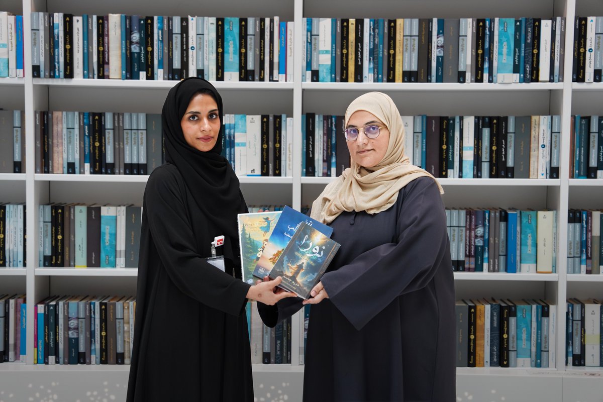 أهدت الكاتبة مريم جاسم البلوشي #مكتبة_محمد_بن_راشد ثلاثة من مؤلفاتها المميزة، التي تتناول موضوعات متنوعة تثري مخيلة الأطفال والشباب وتلهمهم نحو عالم القراءة والمعرفة، في خطوة تعكس حرص المكتبة على تعزيز قيم التواصل المجتمعي، وترسيخ حب القراءة بين الأجيال الناشئة.

#عالم_بأكمله