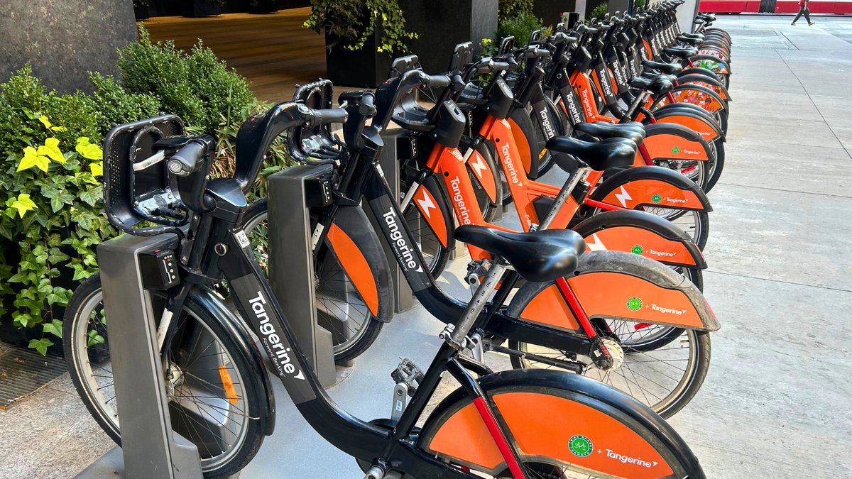Bike Share Toronto (@bikeshareto) on Twitter photo 🚲 This July, we set out to expand existing stations and install new locations to make your riding experience more convenient.
Our Operations team hit the streets to upgrade your Bike Share experience: 
✅ 33 new stations installed  
➕ 434 new docking points added across the 🚲 This July, we set out to expand existing stations and install new locations to make your riding experience more convenient.
Our Operations team hit the streets to upgrade your Bike Share experience: 
✅ 33 new stations installed  
➕ 434 new docking points added across the