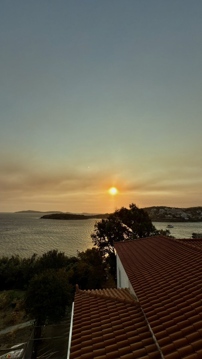 nickos16's tweet photo. Οι καπνοί έφτασαν Ανδρο #φωτιά #Πυρκαγιά https://t.co/59460AL4Zv