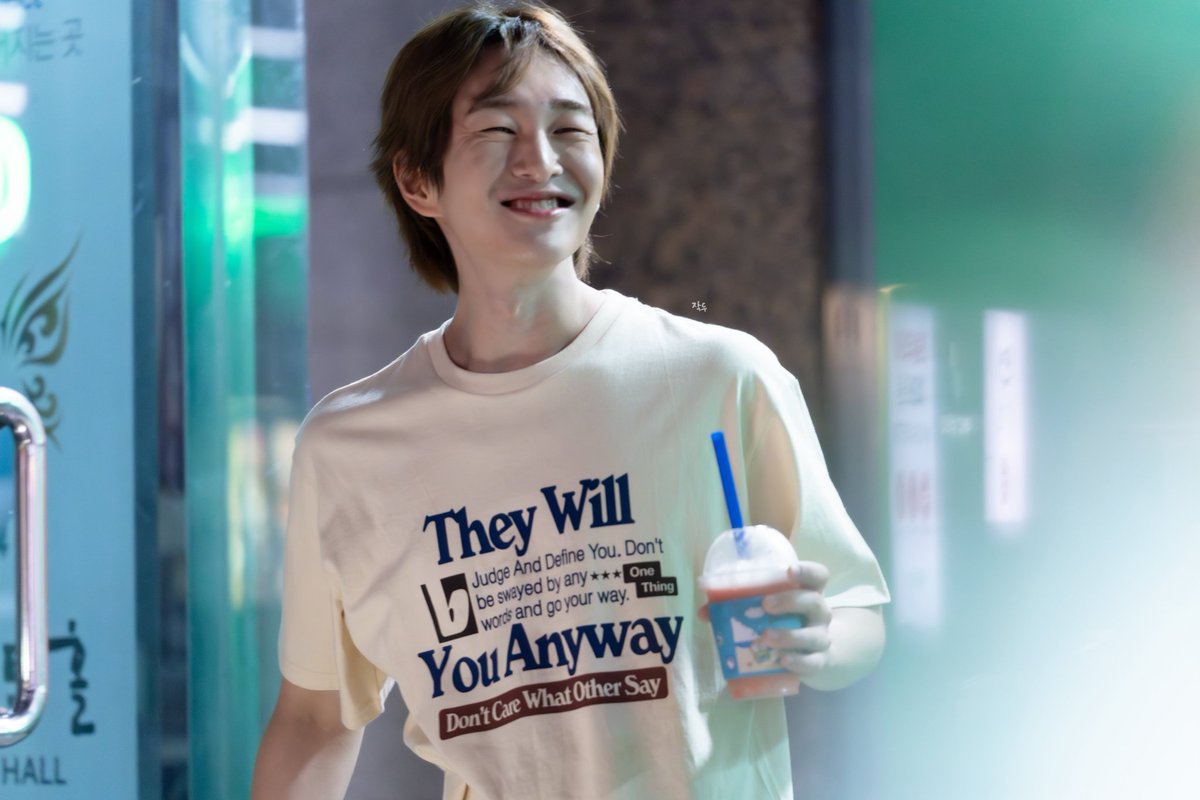 The teeth and... tee?? Well 😭🤭
