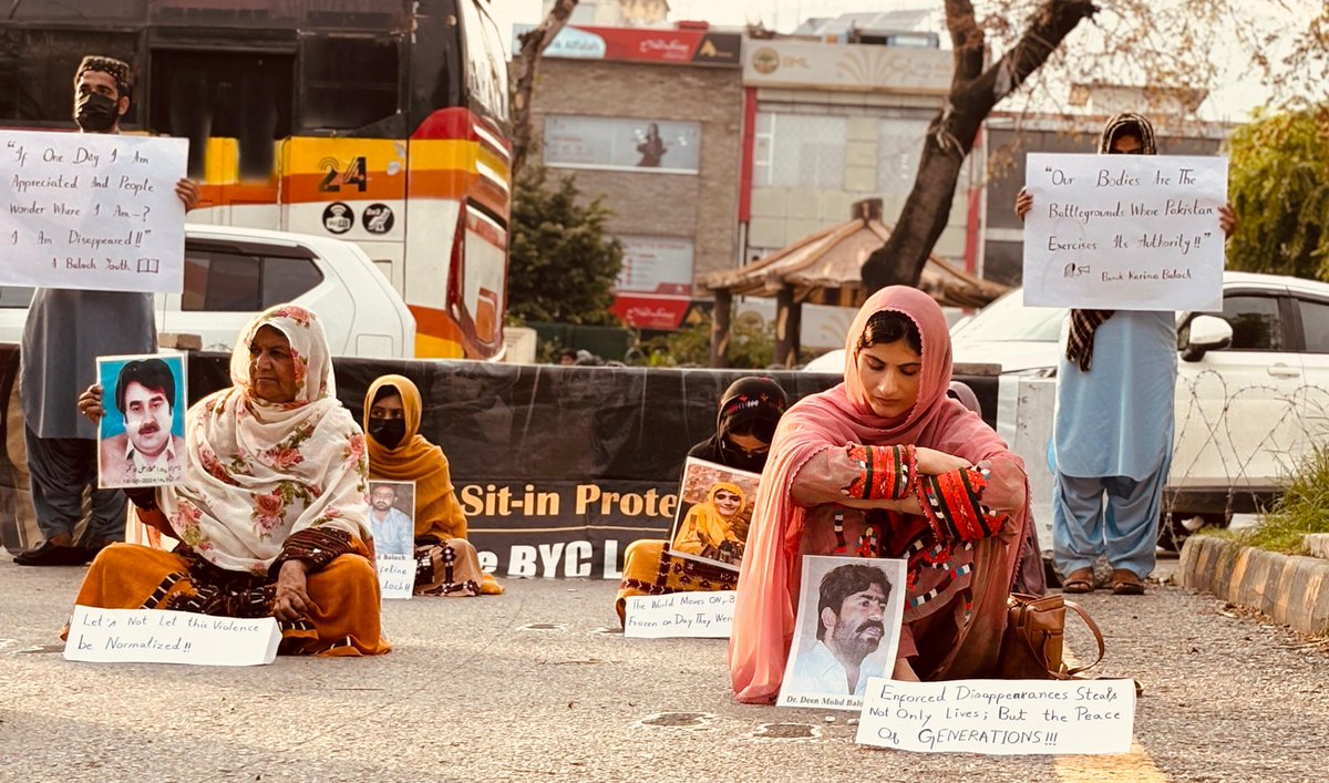 FoziaBaloch10's tweet photo. At today’s Sit-In, families carried the silent grief of Footsteps Without Return.
Balochistan bleeds under the weight of war crimes &amp; enforced disappearances shattering dreams, tearing families apart, &amp; erasing lives in silence.
But the voices of the disappeared echo through us. https://t.co/FZw0jZOmoS