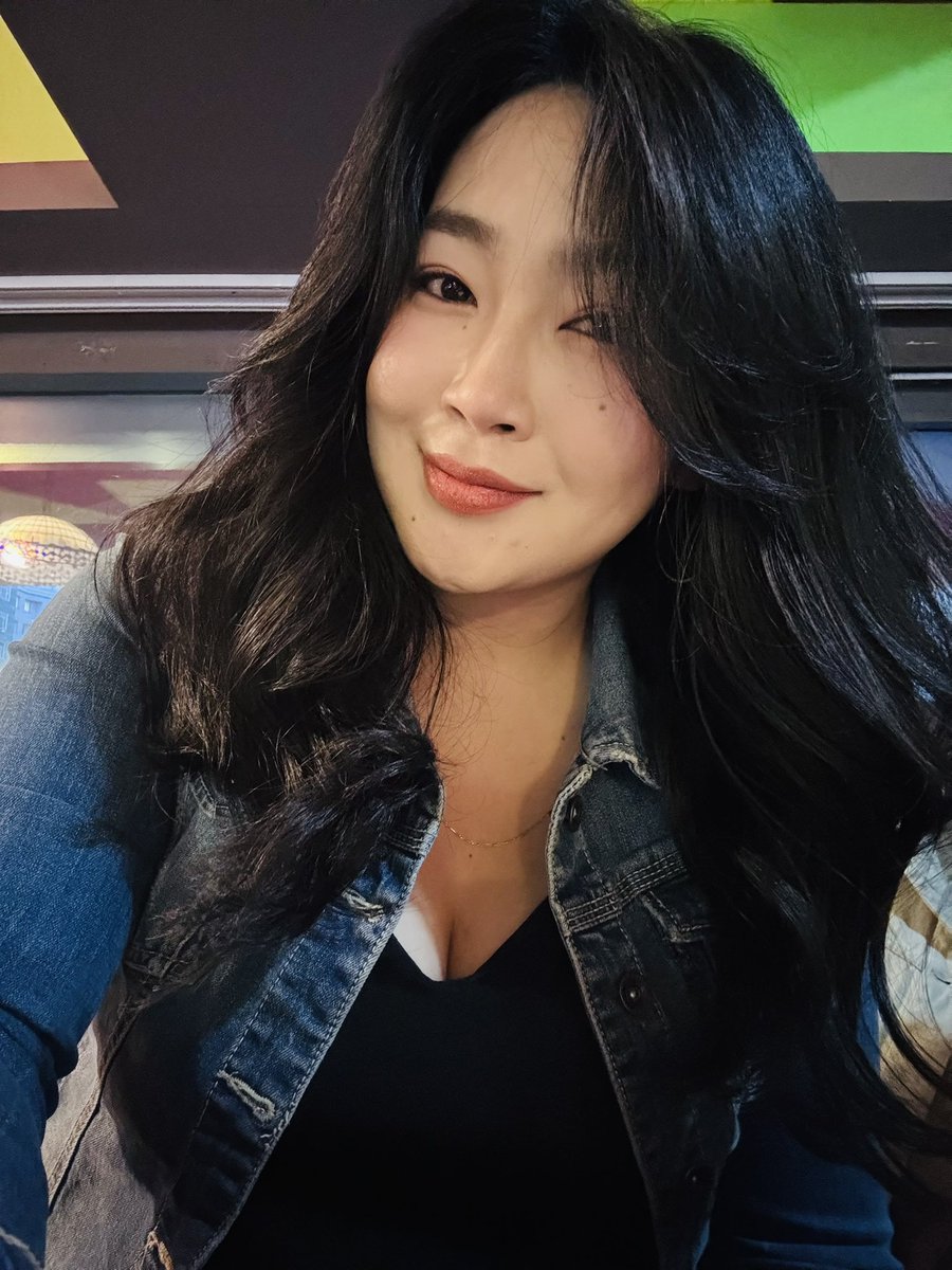 Эгч нь баасандлаа 🤭.