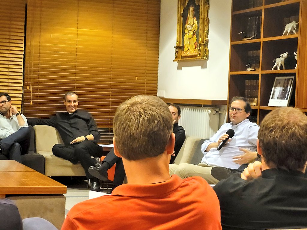 Luis Sierra (@lsmaestrolansac) on Twitter photo Qué oportunidad, conversar con <a href="/JoseMTorralba/">José María Torralba</a> sobre buena literatura y nobleza de espíritu. Qué oportunidad, conversar con <a href="/JoseMTorralba/">José María Torralba</a> sobre buena literatura y nobleza de espíritu.