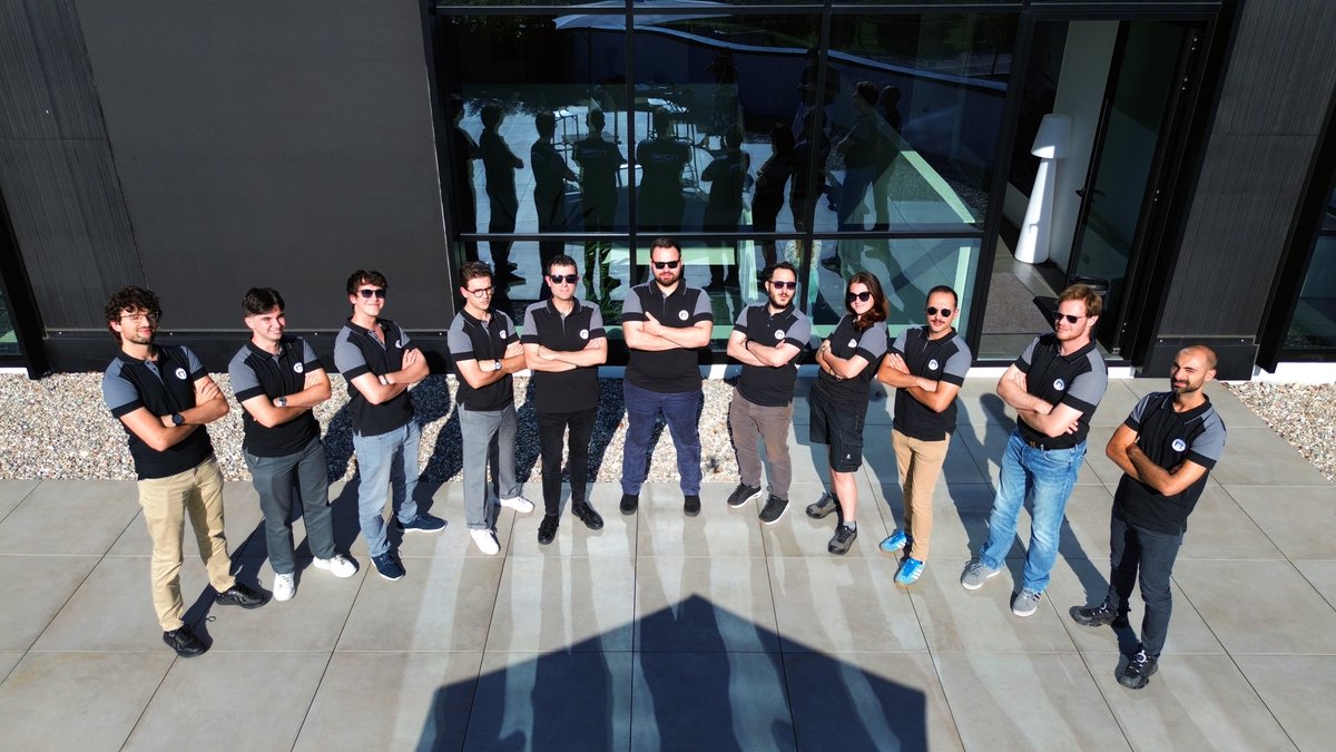 At NOPE Engineering, our strength is our people 💪
Young, passionate, and ready to take on ambitious projects – even in the August heat.
Because success isn’t about one, it’s about all of us.

#Teamwork #Engineering #Motorsport #NOPEEngineering