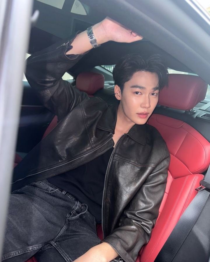 : นี่!ดู แหวนใหม่สวยปะ 

: ก็ต้องสวยดิ ผมเป็นคนซื้อ แล้วผมก็เป็นคนใส่ให้พี่ด้วย จะไม่สวยได้ไงแต่คงสวยไม่สู้พี่อะ