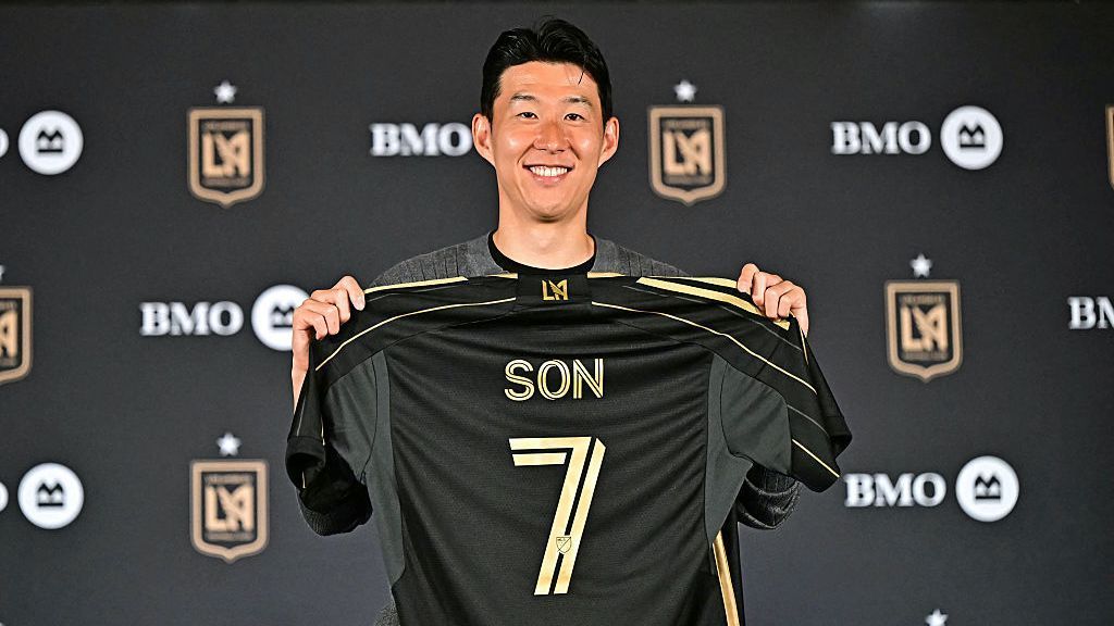 From Premier League star to MLS headline-maker—Son Heung-Min says signing with LAFC is a “dream come true” after 10 years at Spurs!⚽
-
-
-
#soccer #soccergame #premierleague #soccerball #championsleague #soccerlife #SoccerPlayer #futpost #FIFA #majorleaguesoccer #soccerpractice