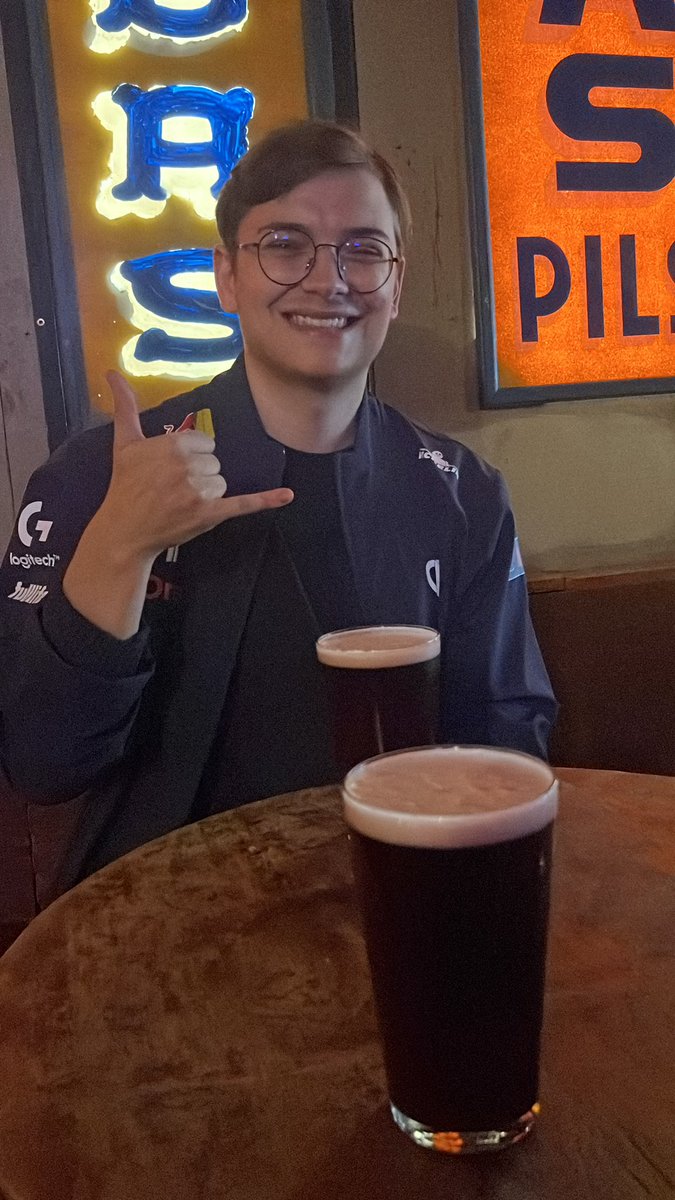 Meet a wild <a href="/Skytorr_OW/">Skytorr</a> and drinking red beer? Brussel is good.