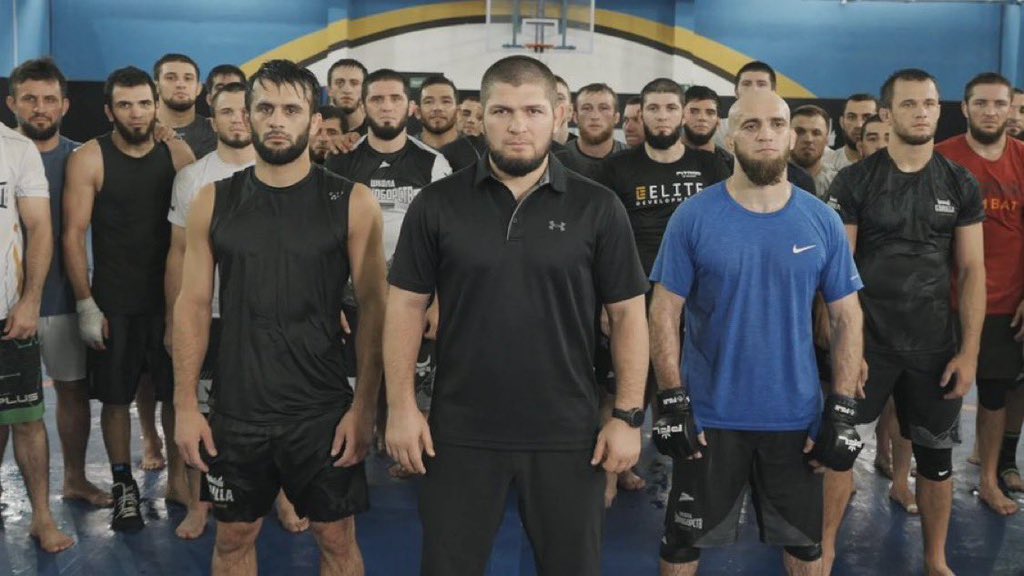 踊り出す前のフラッシュモブ
 #UFC画像で勝手に大喜利