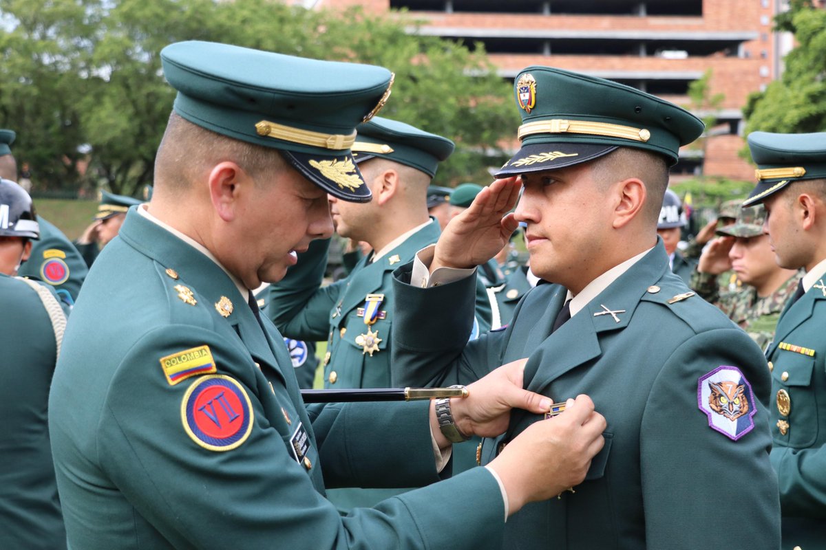 Comando de Acción Integral del Ejército Nacional (@ejercito_caaid) on Twitter photo Honor y compromiso por Colombia🇨🇴🎖️En el marco de la conmemoración de los 215 años del <a href="/COL_EJERCITO/">Ejército Nacional de Colombia</a>, se realizó una solemne ceremonia en las instalaciones de <a href="/Ejercito_Div7/">Séptima División del Ejército Nacional</a>, en Medellín, Antioquia, donde fueron condecorados 10 soldados profesionales y un oficial del Batallón de Honor y compromiso por Colombia🇨🇴🎖️En el marco de la conmemoración de los 215 años del <a href="/COL_EJERCITO/">Ejército Nacional de Colombia</a>, se realizó una solemne ceremonia en las instalaciones de <a href="/Ejercito_Div7/">Séptima División del Ejército Nacional</a>, en Medellín, Antioquia, donde fueron condecorados 10 soldados profesionales y un oficial del Batallón de