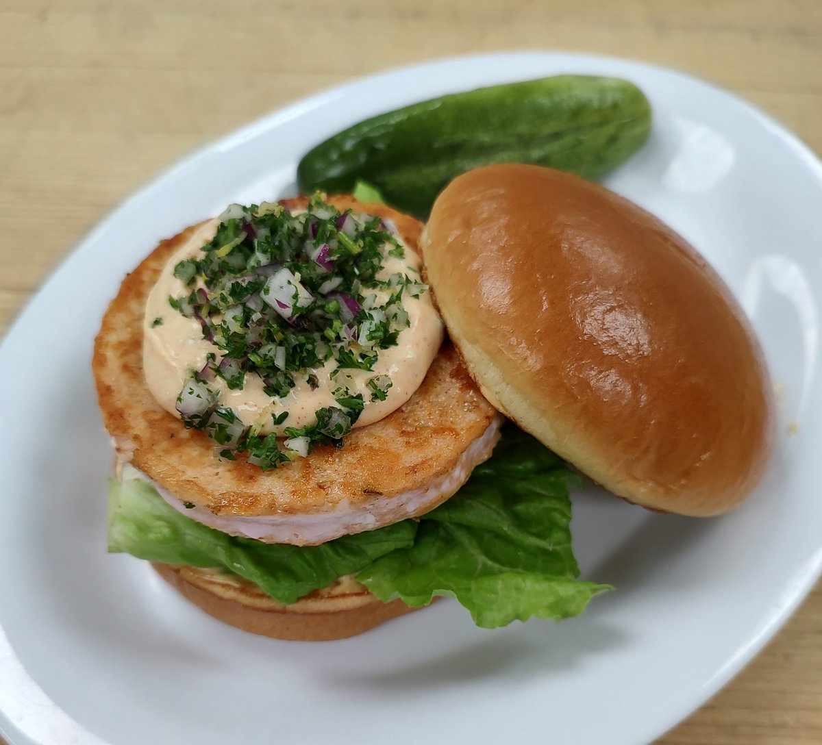 Friday's Special is our Wild Salmon Burger for $11.95!  Served with lettuce, tomato, Remoulade sauce and a relish blend of red onions, lemon zest and fresh ground parsley, all nestled on a toasted Brioche Bun.  Schmaltz Deli...more than great Bagels.

#wildsalmon #schmaltzdeli